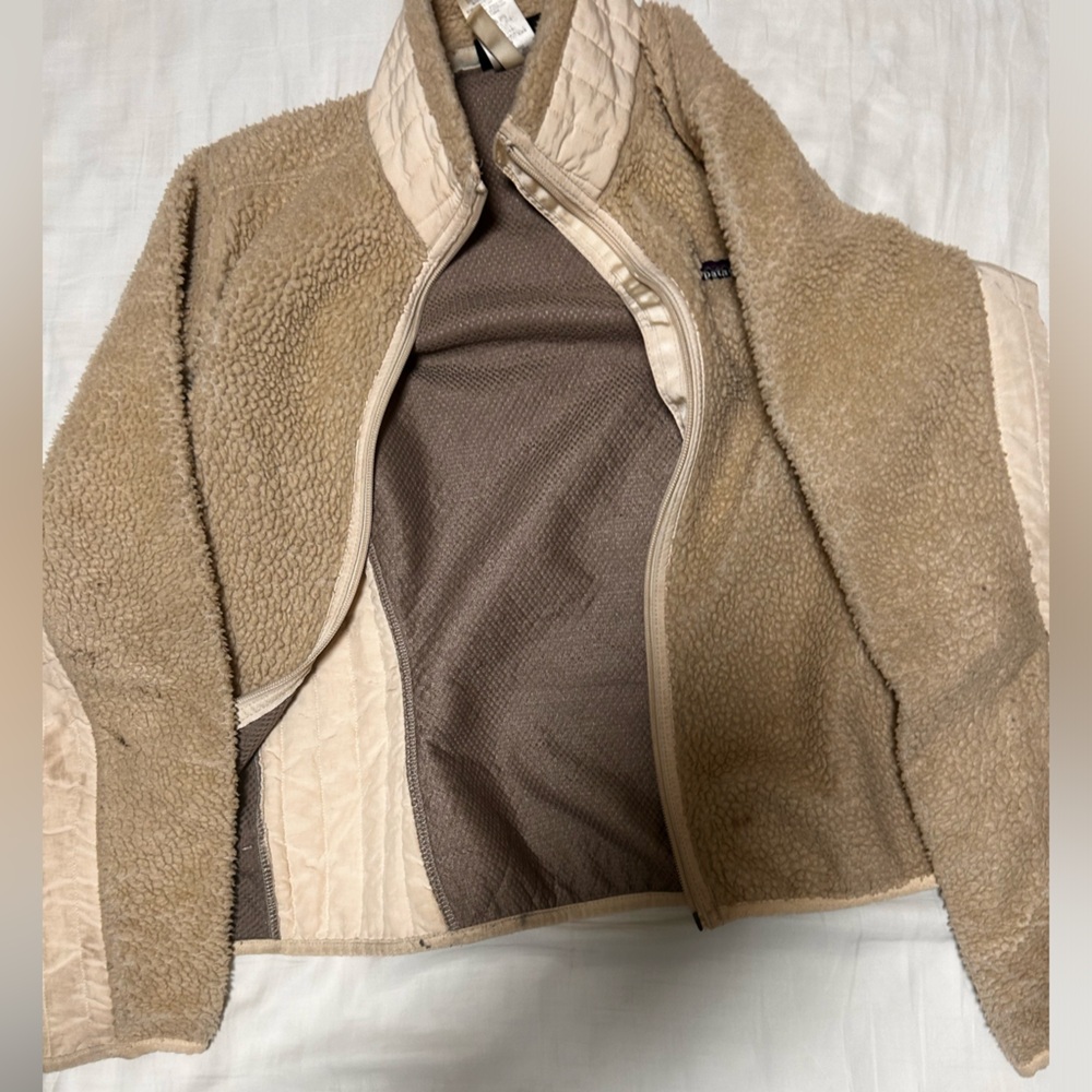 Patagonia Off-White and Beige Fleece Jacket